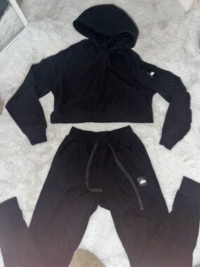 the cutest ALO two piece ribbed workout set😍😍